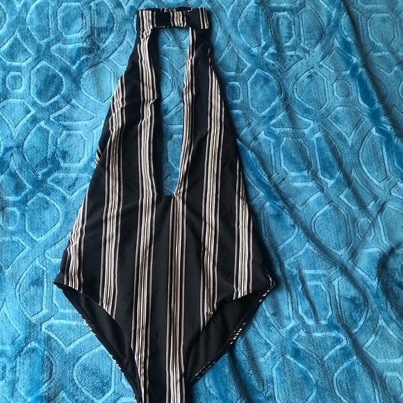 Billabong swimsuit - Picture 1 of 2